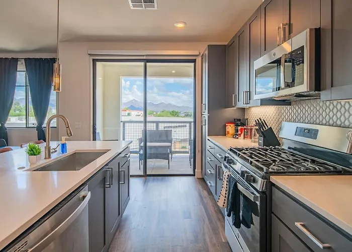 Serene 1br Kierland Commons, Tpc Golf, Pool, Gym, W-d *