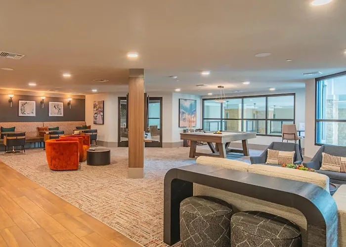 Serene 1br Kierland Commons, Tpc Golf, Pool, Gym, W-d Scottsdale