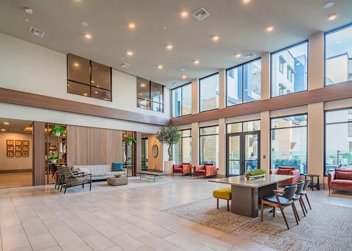 Serene 1br Kierland Commons, Tpc Golf, Pool, Gym, W-d