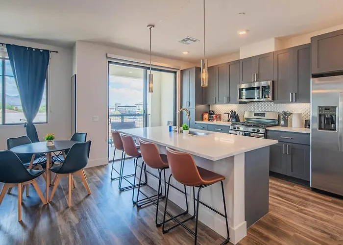 Serene 1br Kierland Commons, Tpc Golf, Pool, Gym, W-d Apartment *